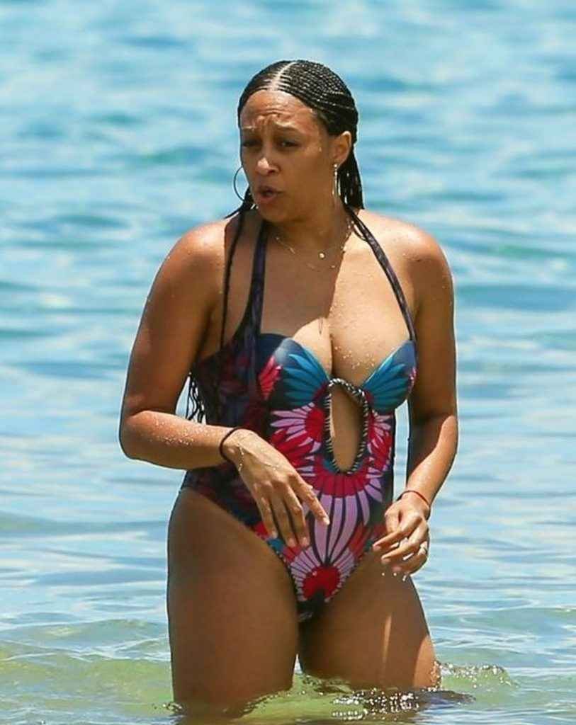 Tia Mowry en maillot de bain à Hawaii