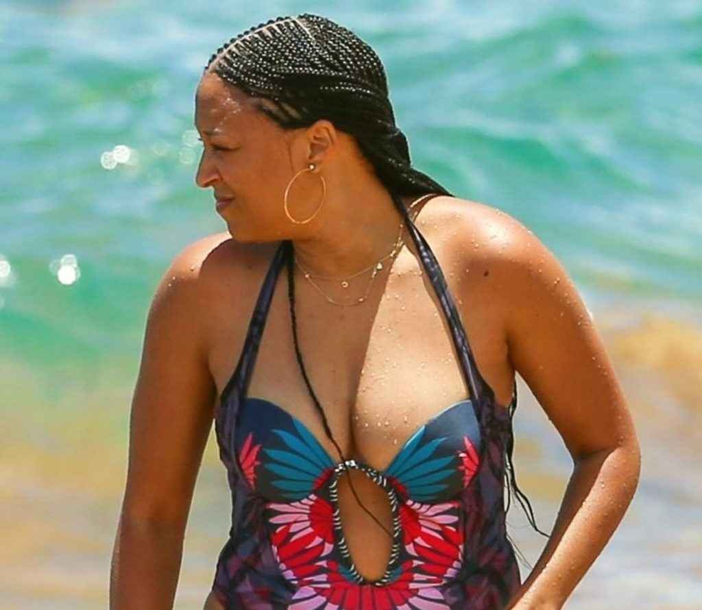 Tia Mowry en maillot de bain à Hawaii
