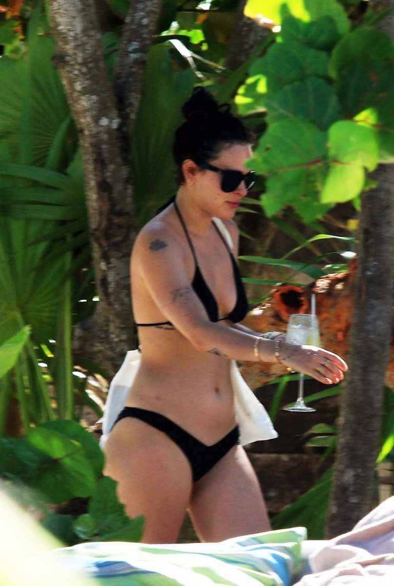 Rumer Willis en bikini au Mexique