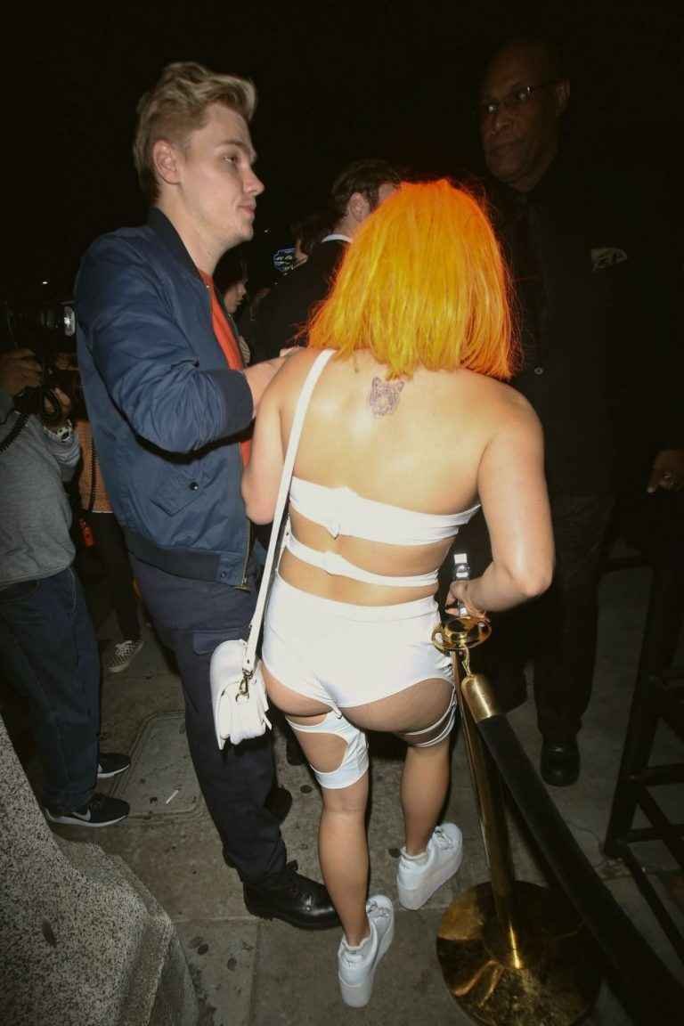 Ariel Winter les fesses à l’air pour Halloween