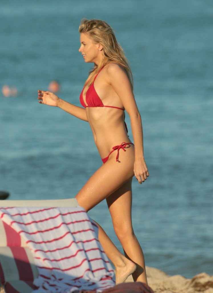 Louisa Warwick en bikini à Miami