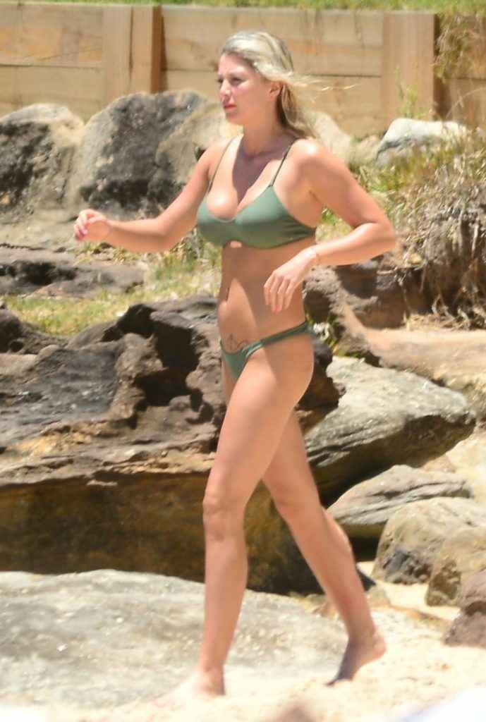 Courtney Cole en bikini en Australie