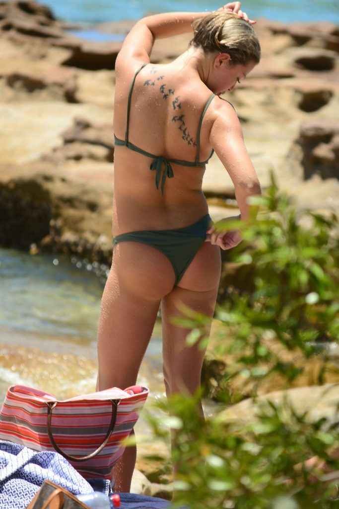 Courtney Cole en bikini en Australie