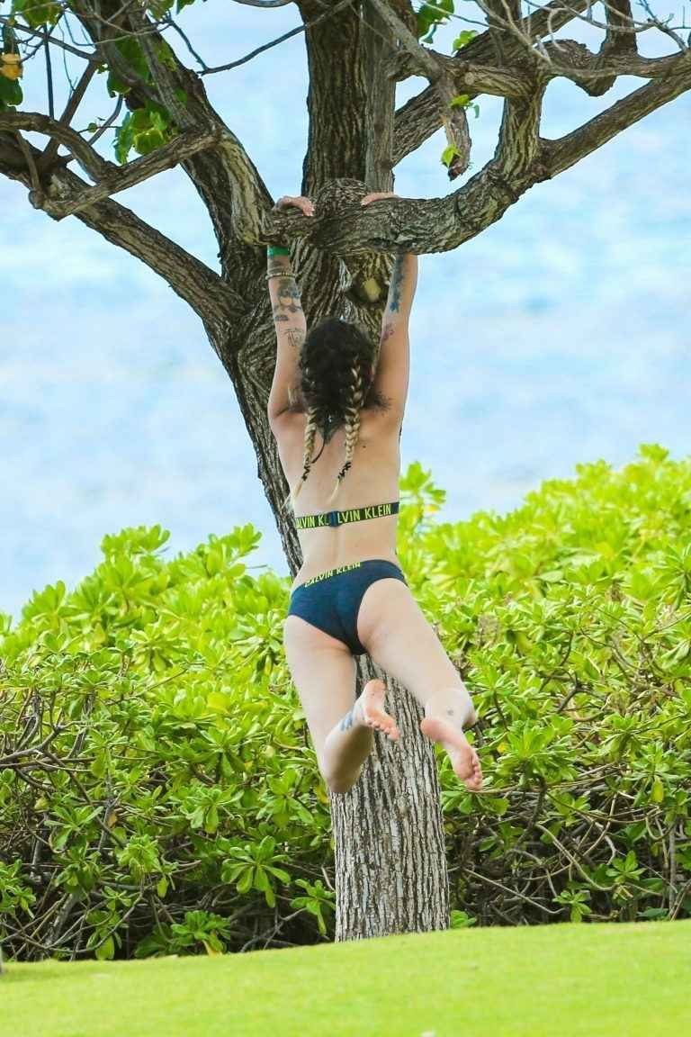 Paris Jackson en bikini à Hawaii