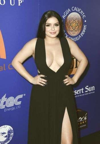 Ariel Winter exhibe son décolleté au Festival du Film de Palm Spring