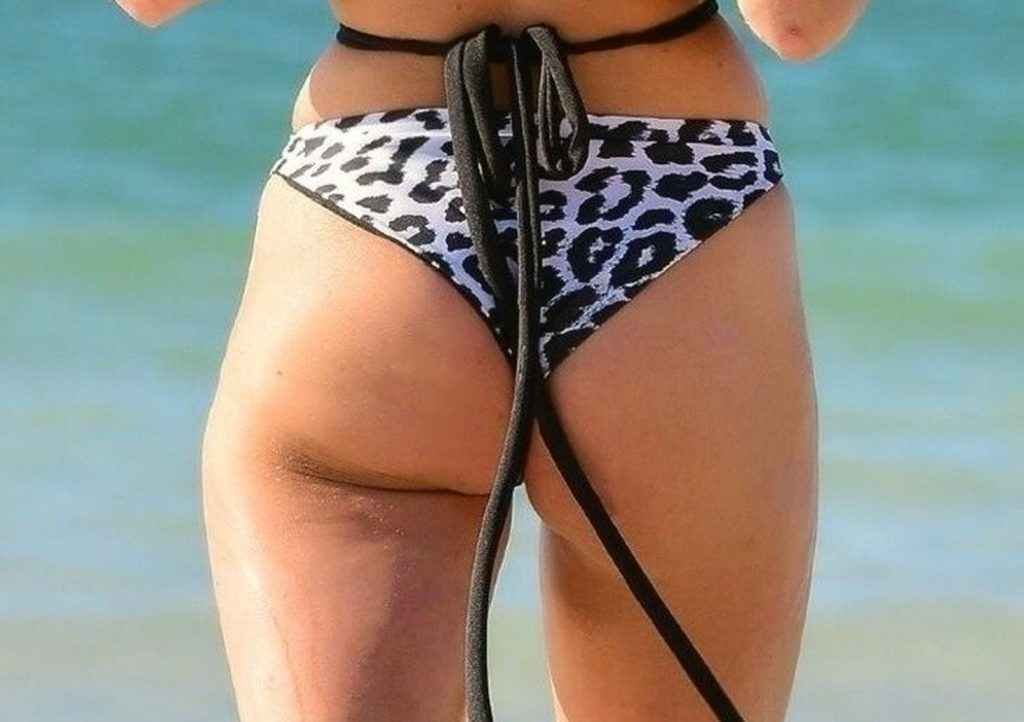 Georgia Harrison dans un bikini léopard à Dubaï