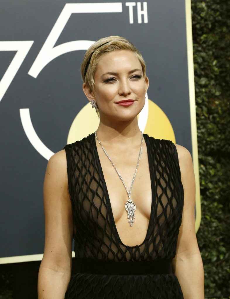 Kate Hudson sans soutien-gorge aux Golden Globes