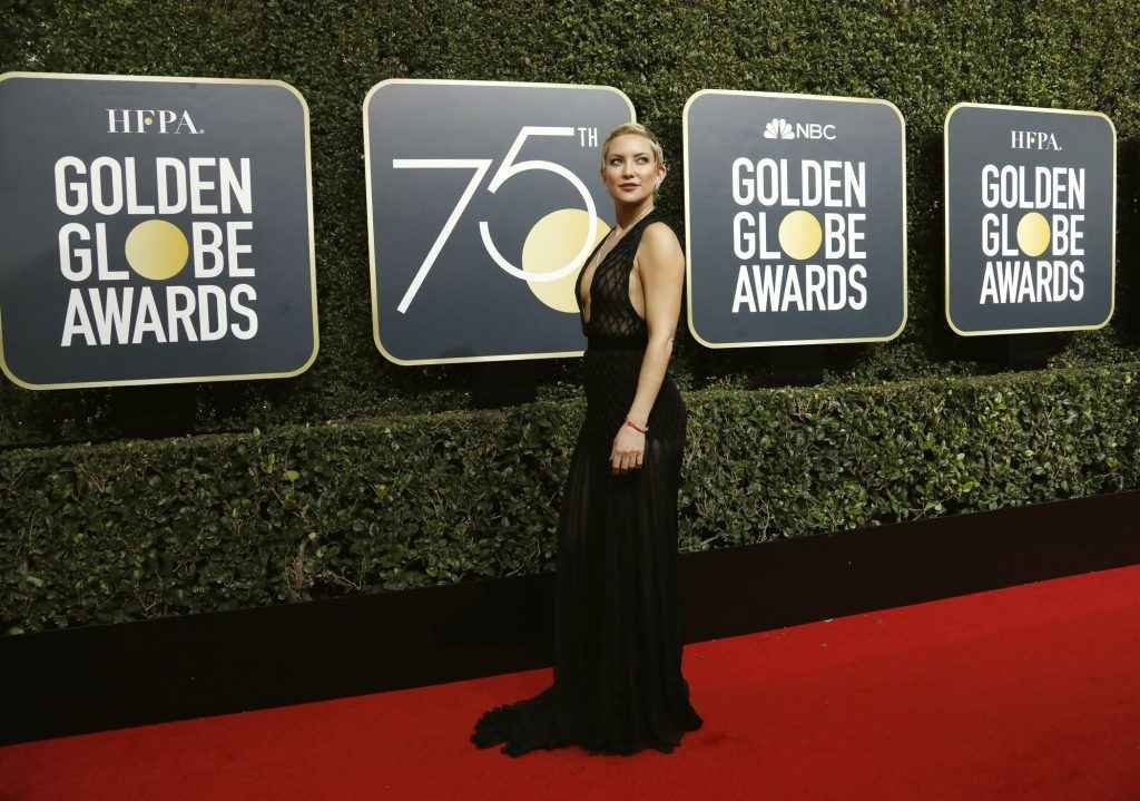 Kate Hudson sans soutien-gorge aux Golden Globes