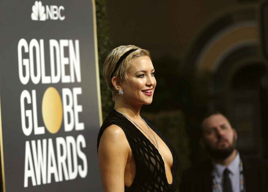 Kate Hudson sans soutien-gorge aux Golden Globes