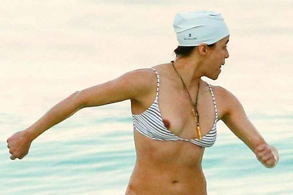 Michelle Rodriguez, oups, un sein à l'air