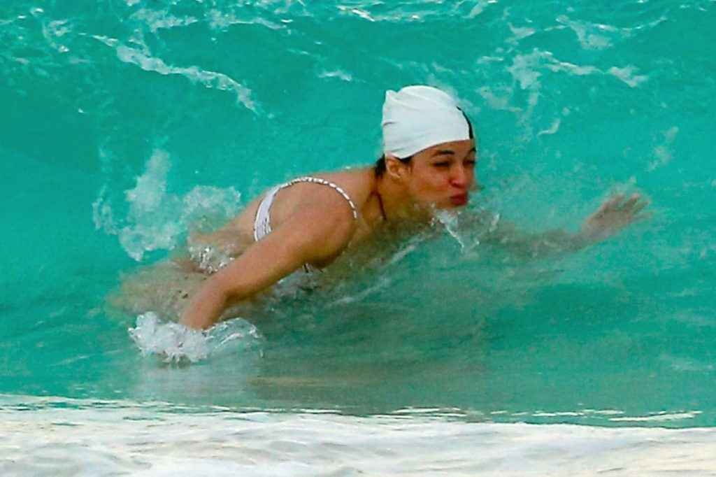 Michelle Rodriguez, oups, un sein à l'air