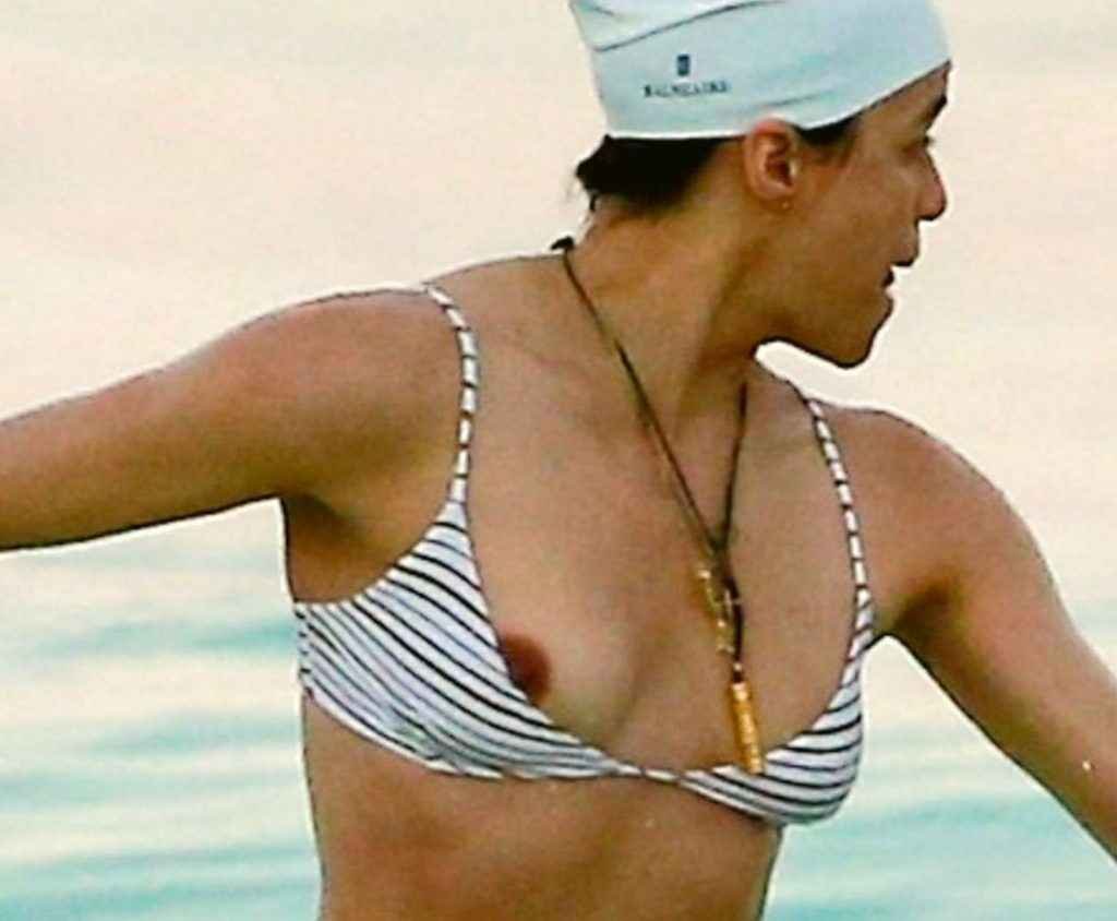 Michelle Rodriguez, oups, un sein à l'air