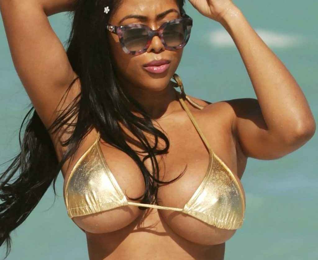 Moriah Mills en bikini à Miami Beach