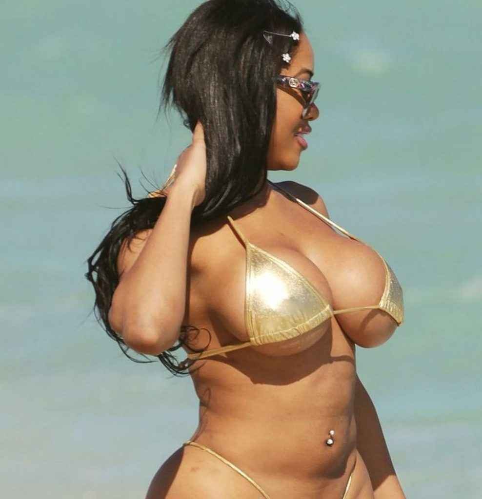 Moriah Mills en bikini à Miami Beach