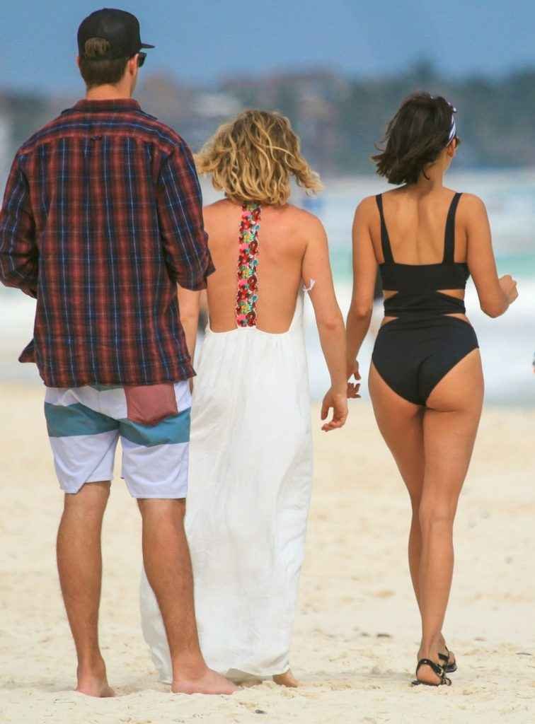 Nina Dobrev en bikini à Tulum