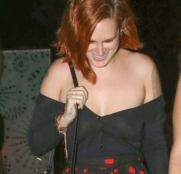 Rumer Willis seins nus par transparence