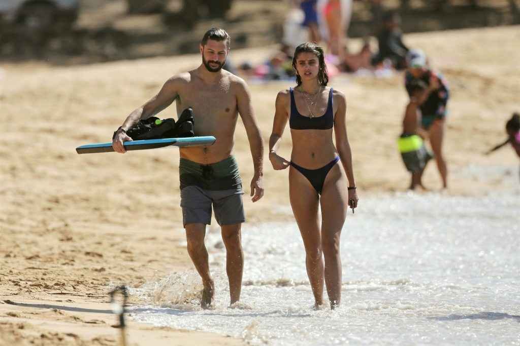 Taylor Hill en bikini à Hawaii