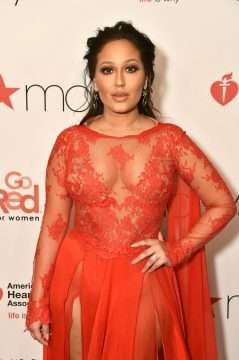 Adrienne Bailon exhibe son décolleté à Go Red for Women