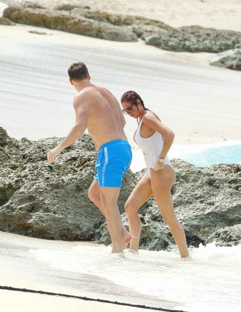 Amy Childs en maillot de bain à La Barbade