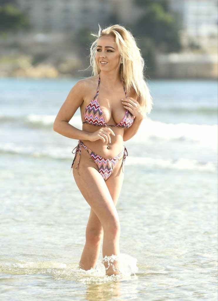 Beth Morgan en bikini en Espagne