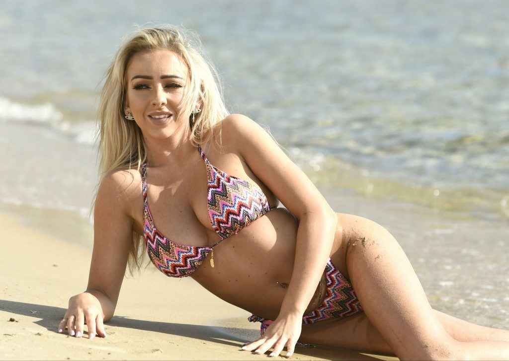 Beth Morgan en bikini en Espagne