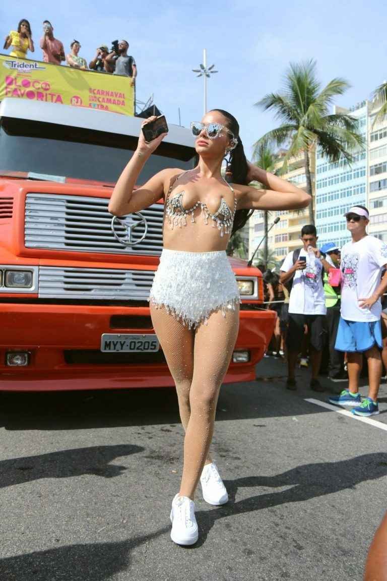 Bruna Marquezine fait le show au carnaval de Rio