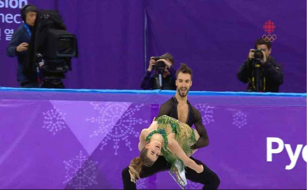 Oups, Gabriella Papadakis exhibe un sein nu aux Jeux Olympiques