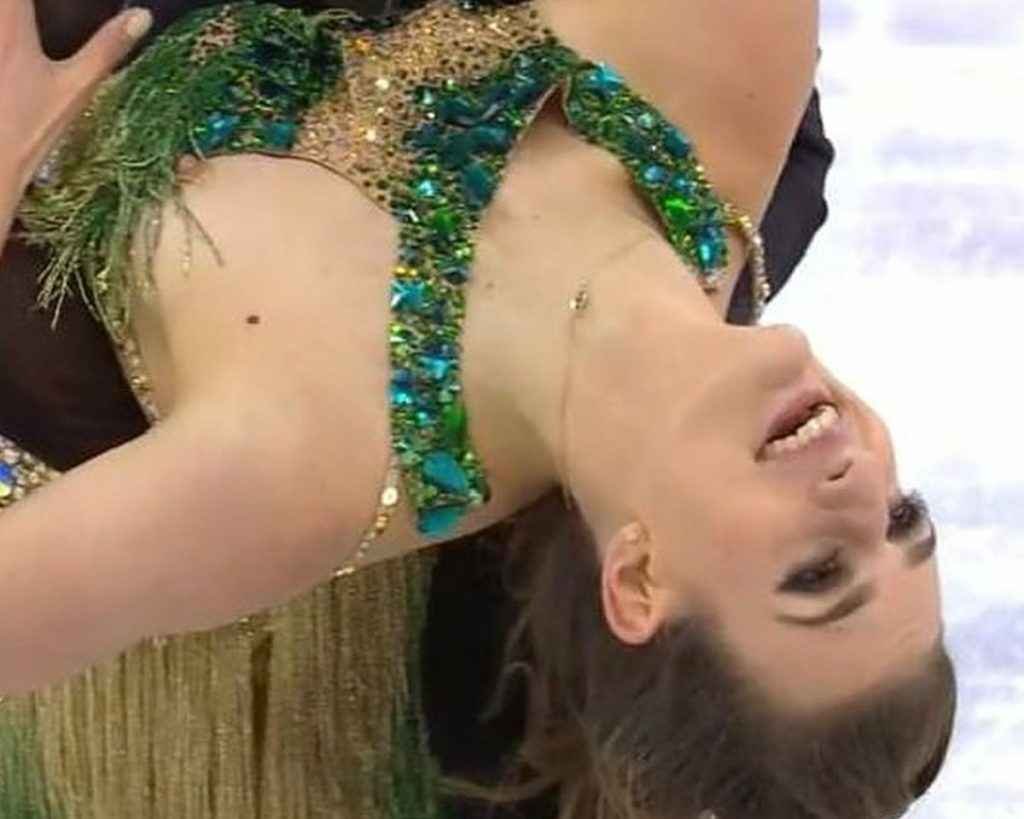 Oups, Gabriella Papadakis exhibe un sein nu aux Jeux Olympiques