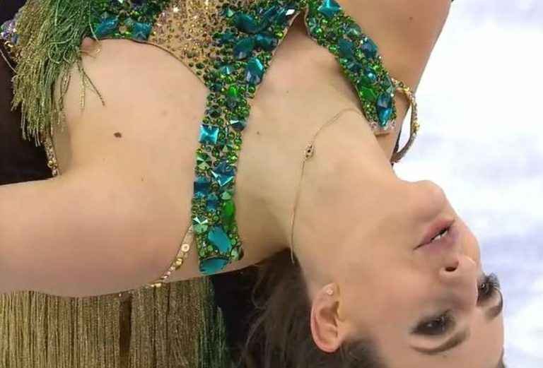 Oups, Gabriella Papadakis exhibe un sein nu aux Jeux Olympiques