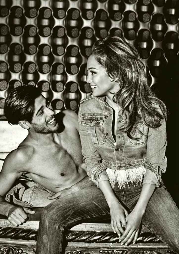 Jennifer Lopez pose dans Guess Mag