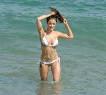 Jess impiazzi en bikini en Espagne