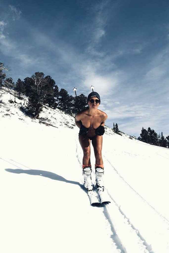 Marisa Papen nue au ski