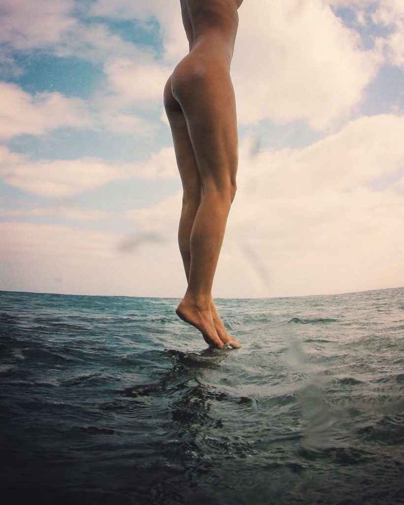 Marisa Papen nue à la mer