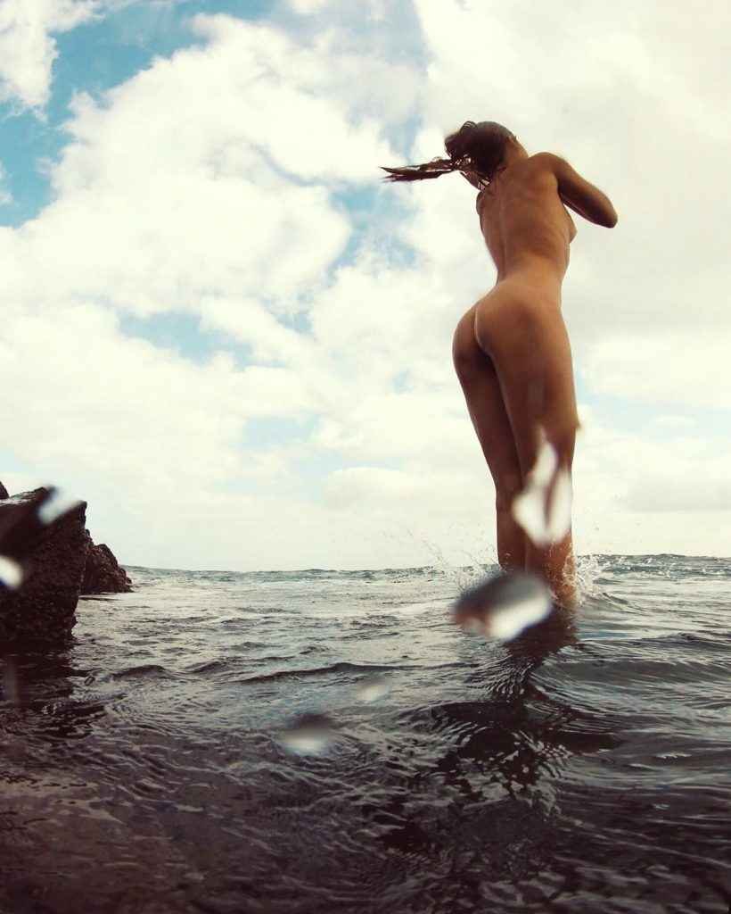 Marisa Papen nue à la mer