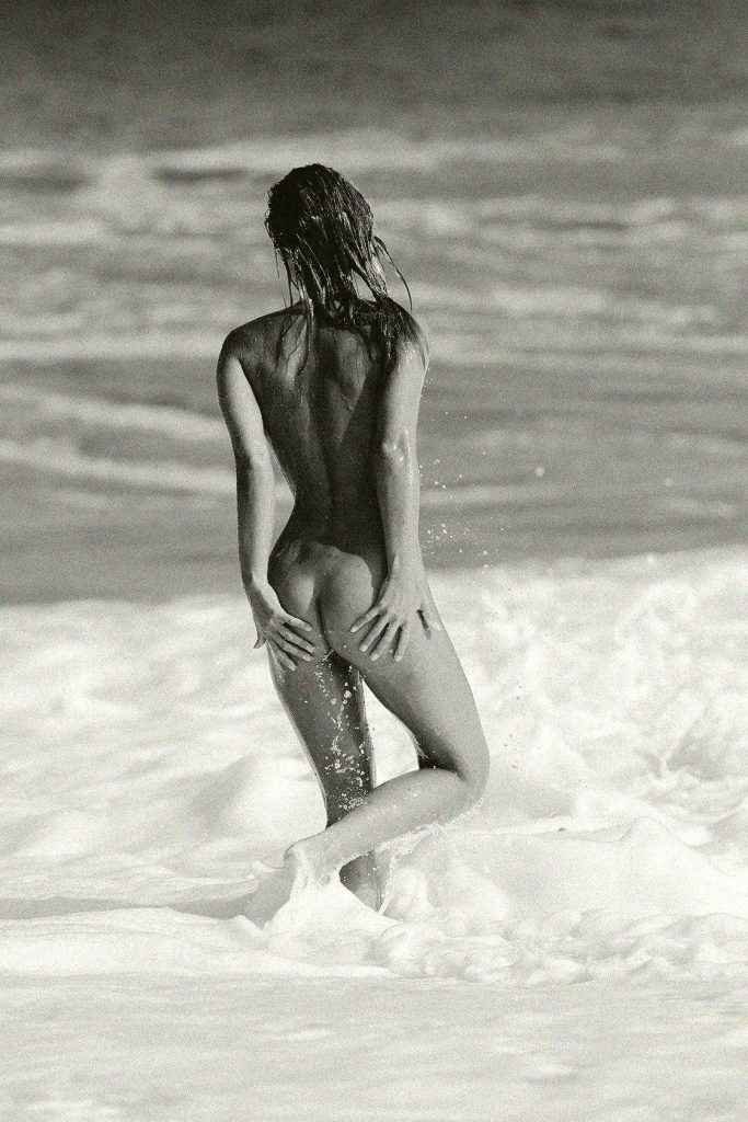 Marisa Papen nue à la mer