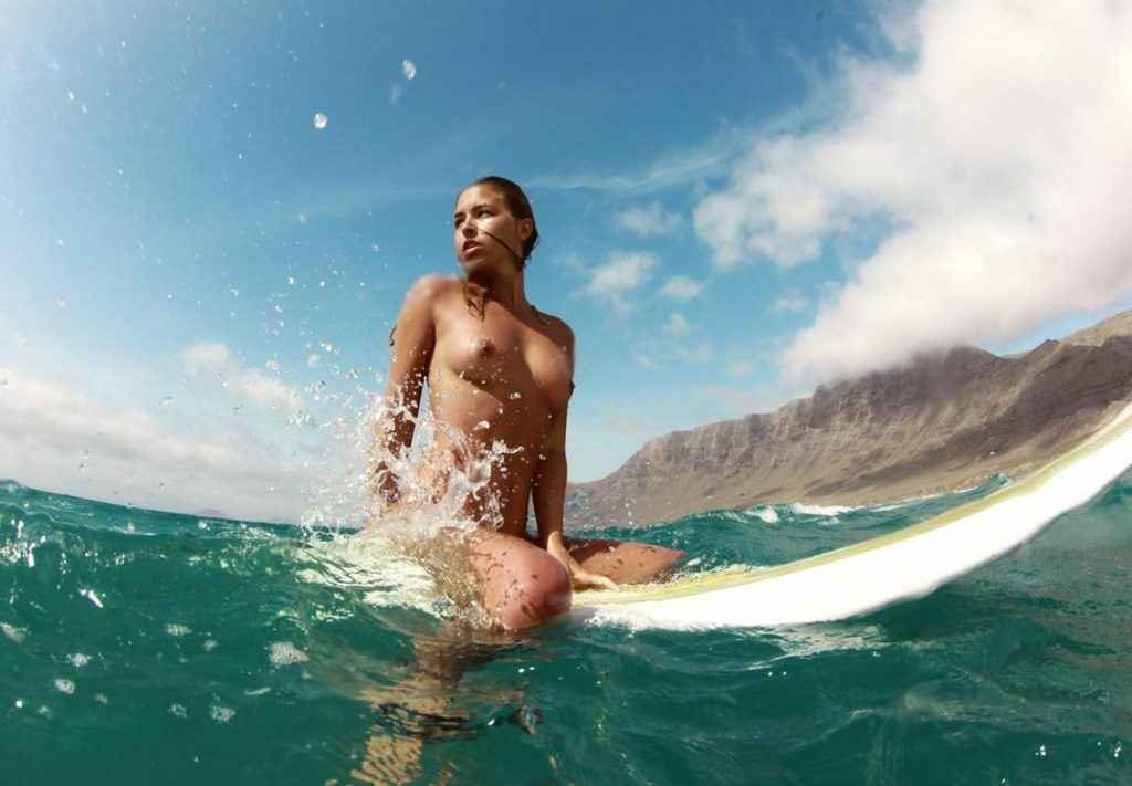 Marisa Papen nue à la mer