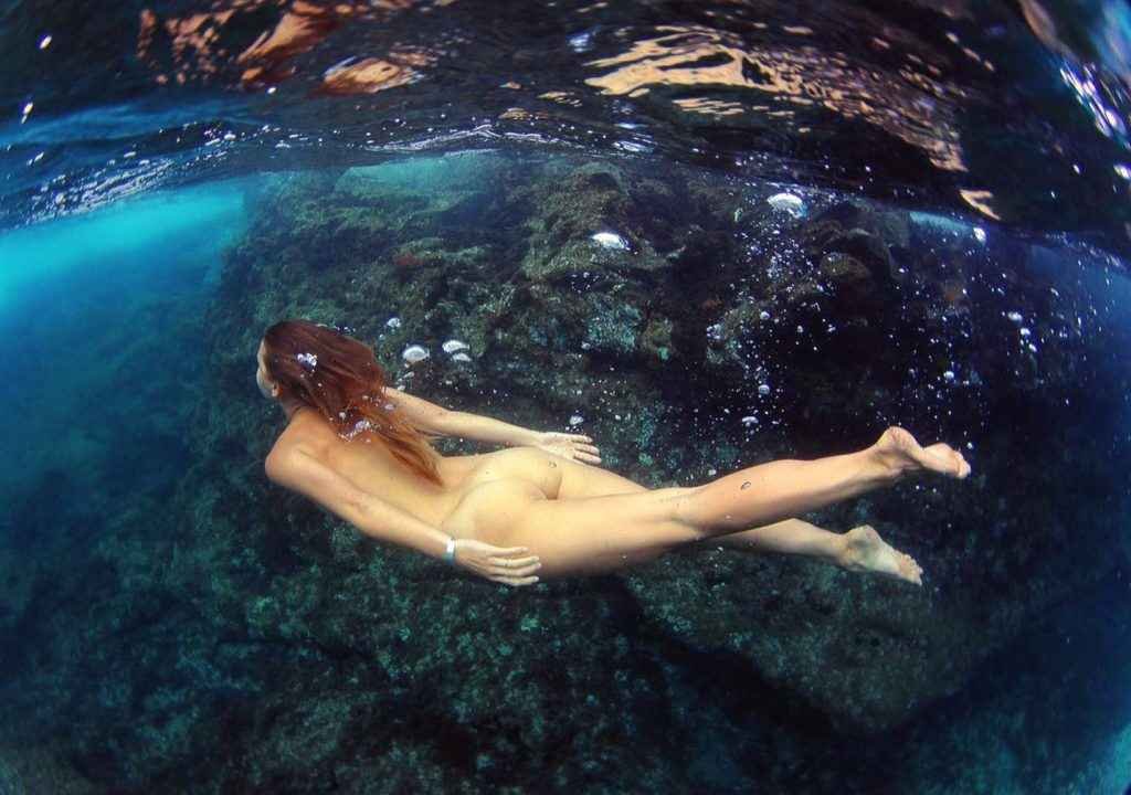 Marisa Papen nue à la mer