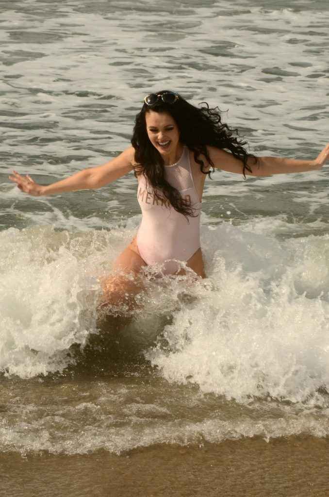 Natasha Blasick en maillot de bain à Malibu