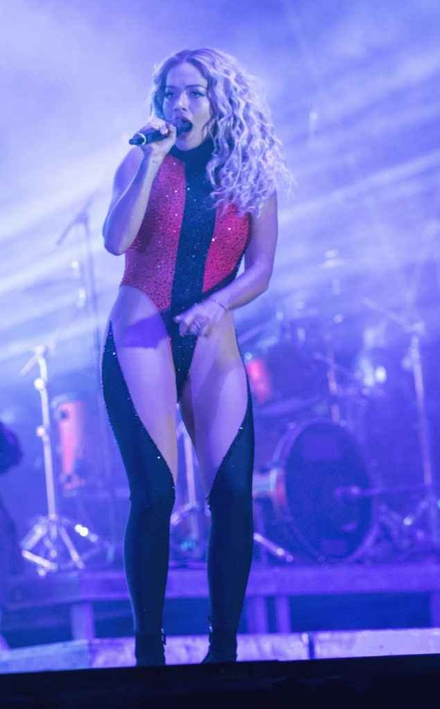 Rita Ora en concert au Kosovo