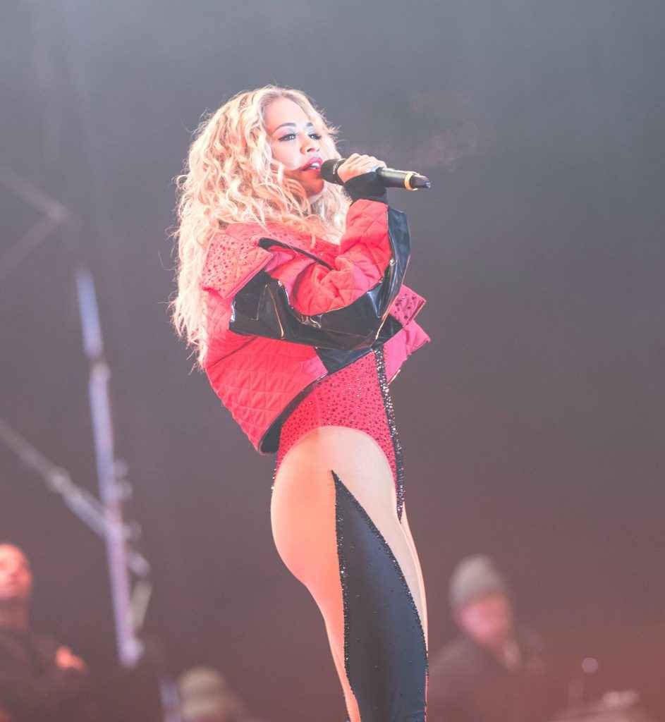 Rita Ora en concert au Kosovo