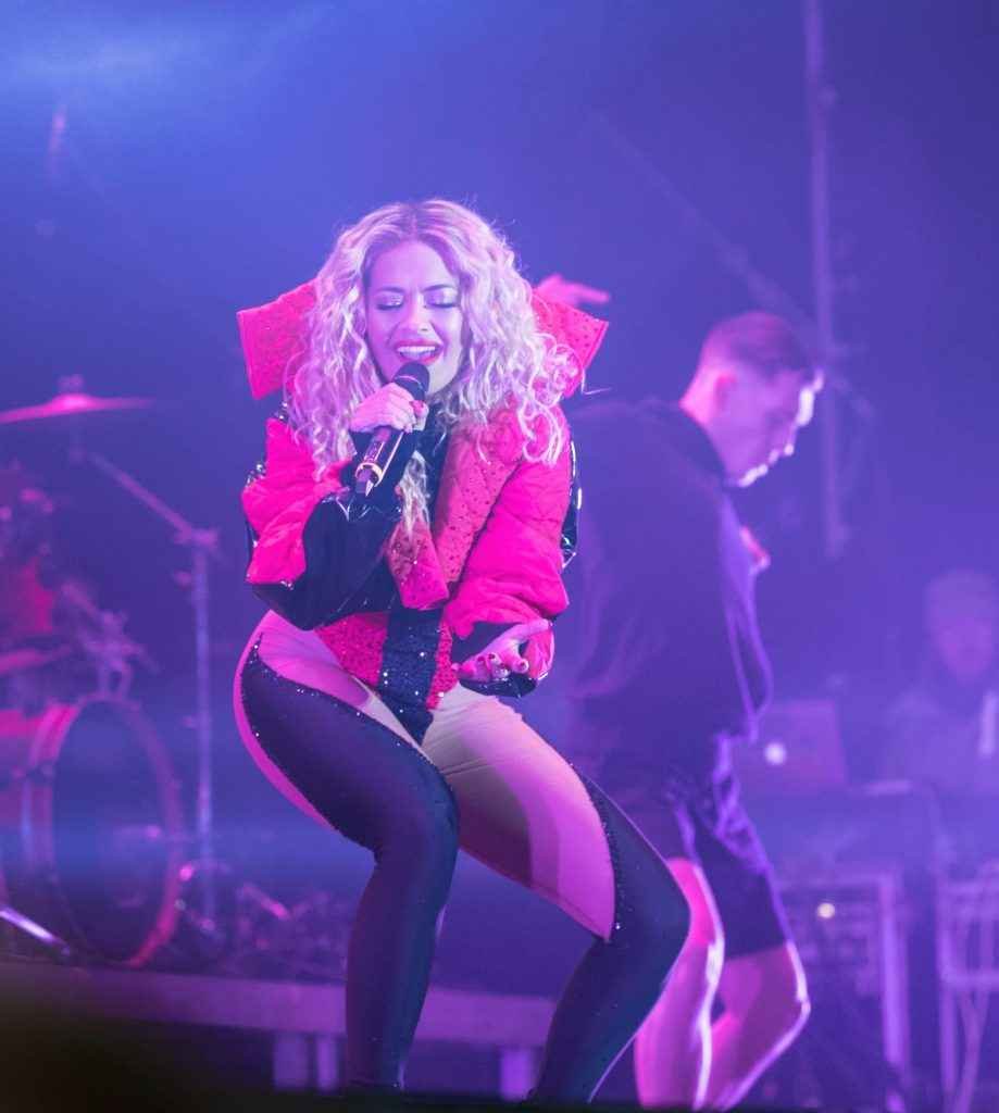 Rita Ora en concert au Kosovo