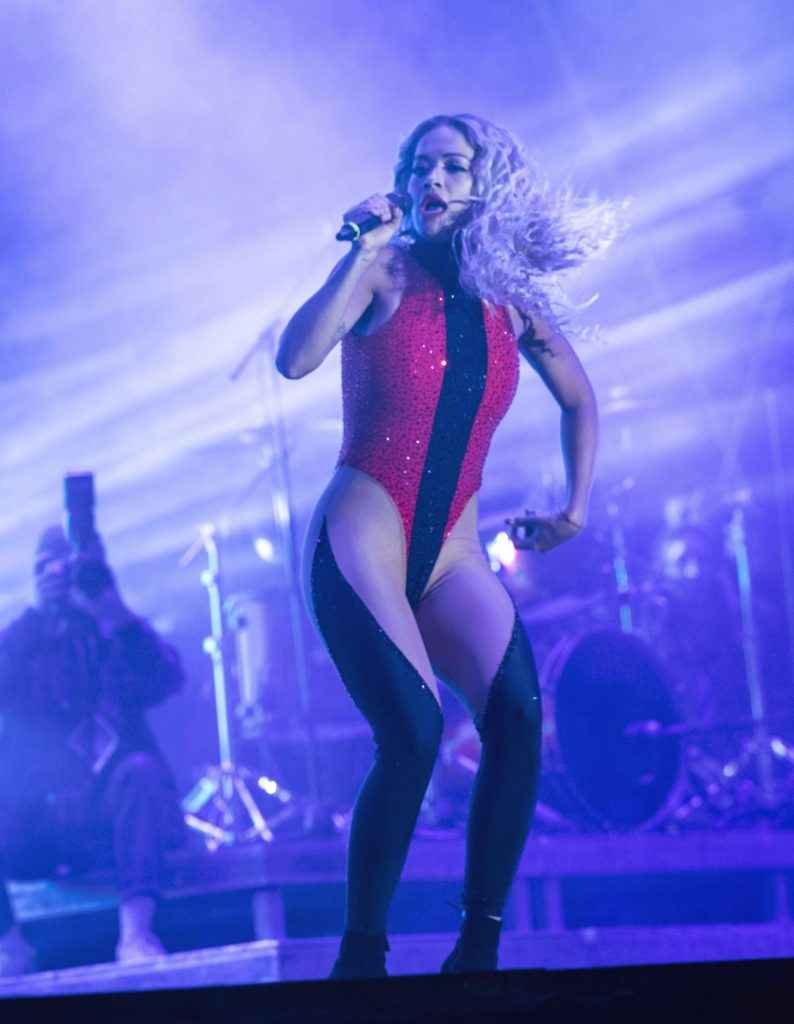 Rita Ora en concert au Kosovo