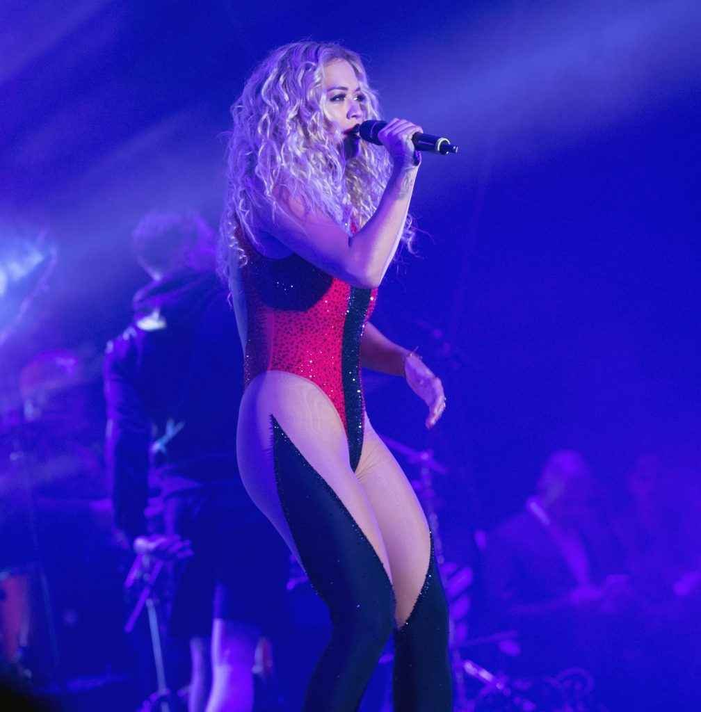 Rita Ora en concert au Kosovo