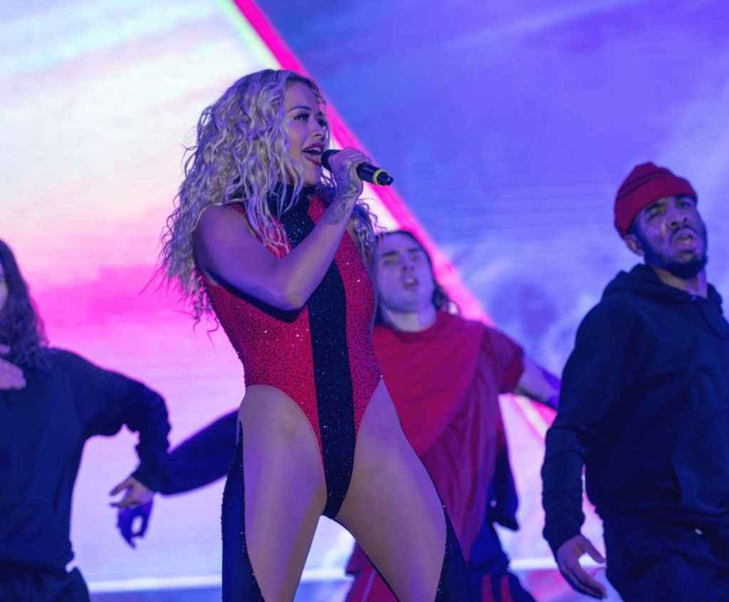 Rita Ora en concert au Kosovo