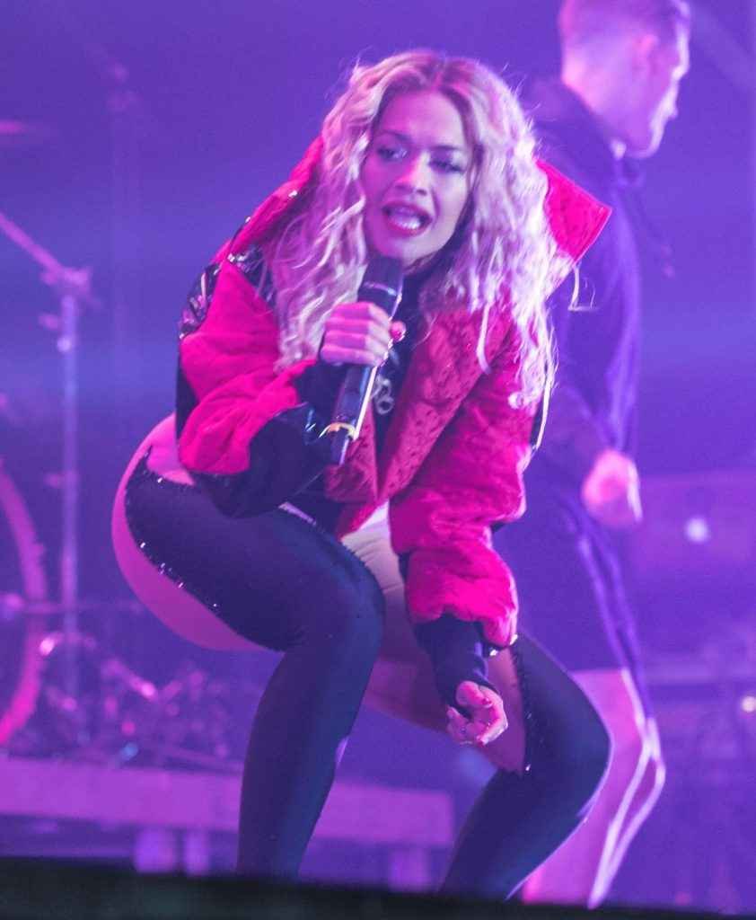 Rita Ora en concert au Kosovo