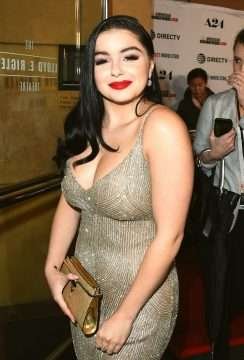 Ariel Winter ouvre un décolleté massif à la première de "Last Movie Star"