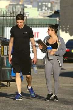 Ariel Winter se balade en spandex à Los Angeles