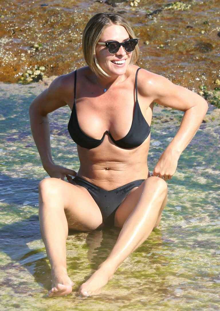 Lisa Clark fait des photos en bikini