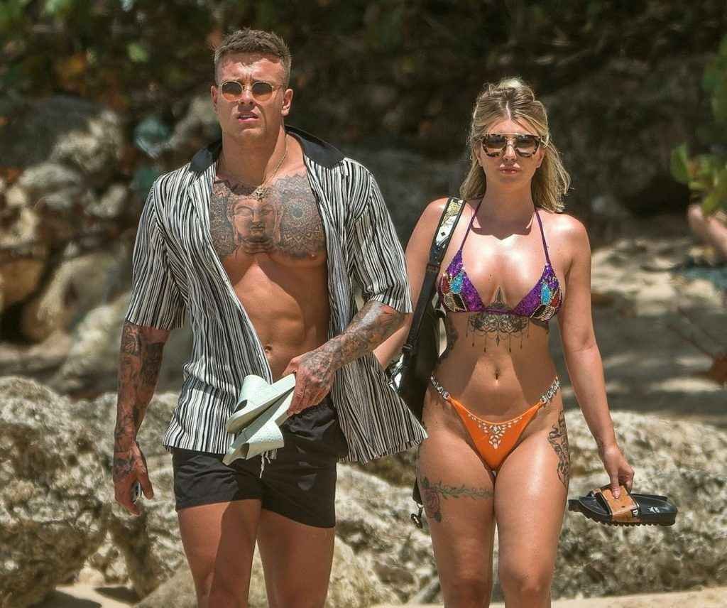 Olivia Buckland enfile les bikinis à La Barbade