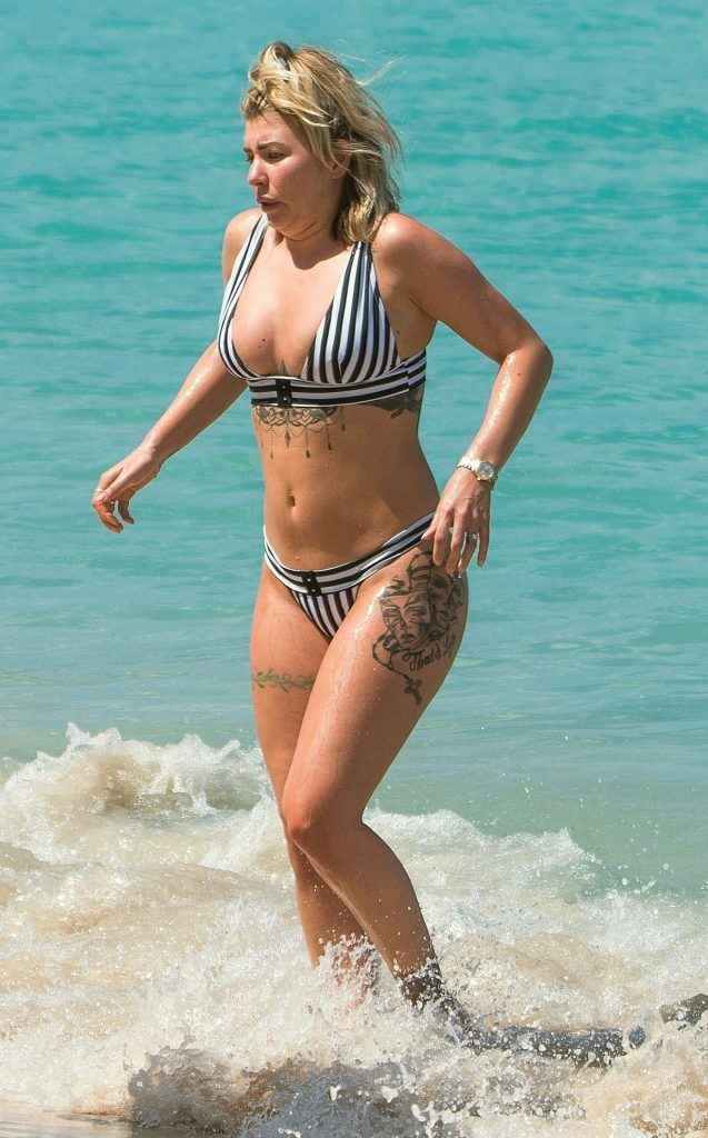 Olivia Buckland enfile les bikinis à La Barbade